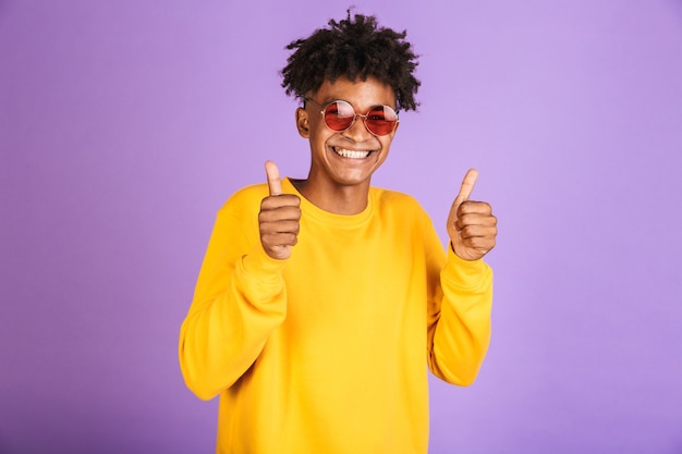 Portrait D'un Jeune Homme Afro-américain Heureux