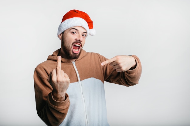 Portrait d'un jeune homme barbu