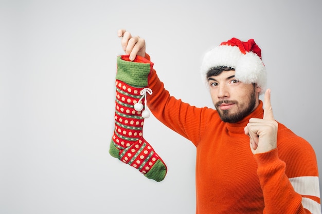 Photo portrait d'un jeune homme barbu