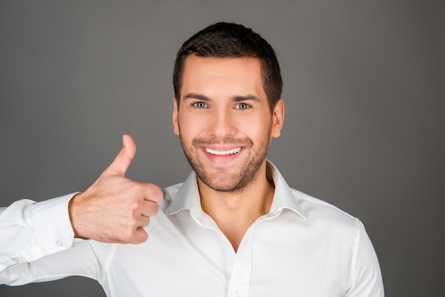 Portrait d'un jeune homme en chemise