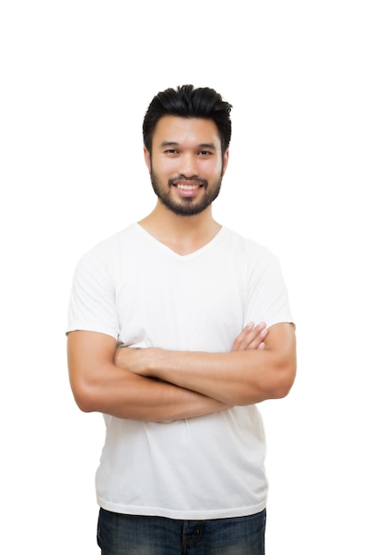 Portrait d'un jeune homme debout sur un fond blanc