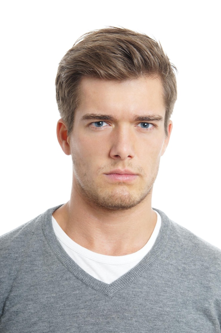 Photo portrait d'un jeune homme sur fond blanc