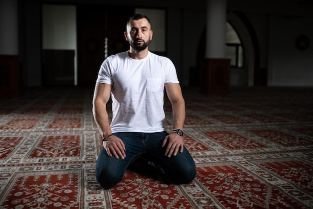 Portrait de jeune homme musulman