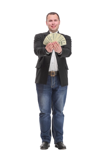 Portrait d'un jeune homme souriant tenant du papier-monnaie américain attisé