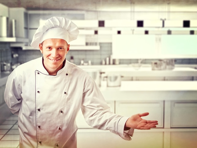 Portrait d'un jeune homme souriant