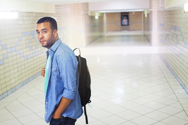 Photo portrait d'un jeune homme