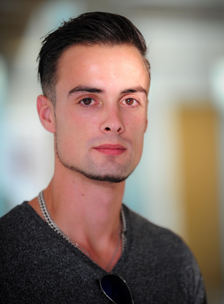 Photo portrait d'un jeune homme