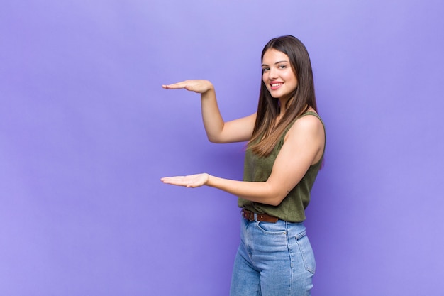 Portrait de jeune jolie femme