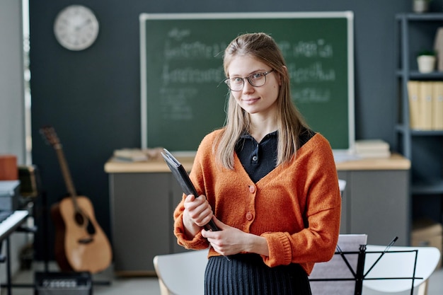 Portrait d'une jeune professeur de musique