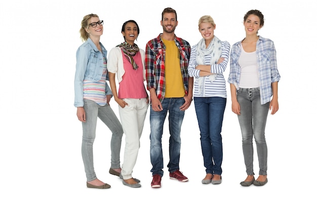 Photo portrait de jeunes gens vêtus de façon décontractée