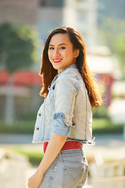 Portrait de jolie femme asiatique