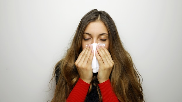 Portrait D'une Jolie Femme Ayant La Grippe