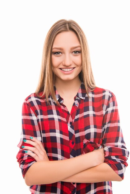 Photo un portrait de jolie fille aux mains croisées