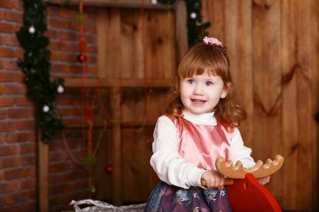 Portrait d'une jolie petite fille