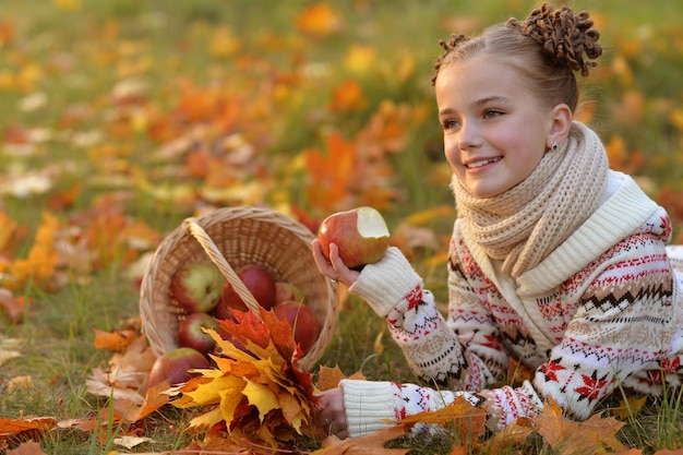 Portrait de jolie petite fille