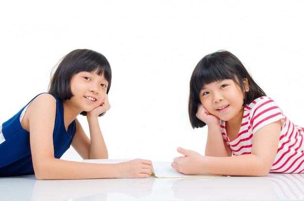 Portrait de jolies filles asiatiques