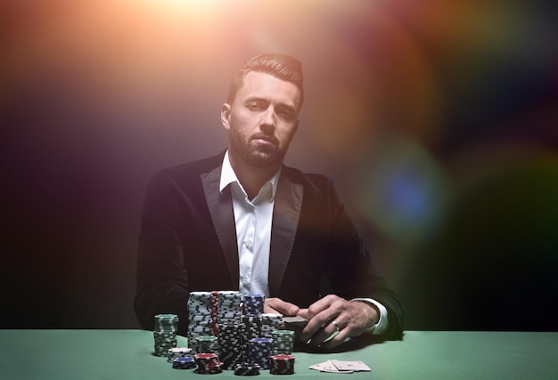 Portrait d'un joueur de poker professionnel