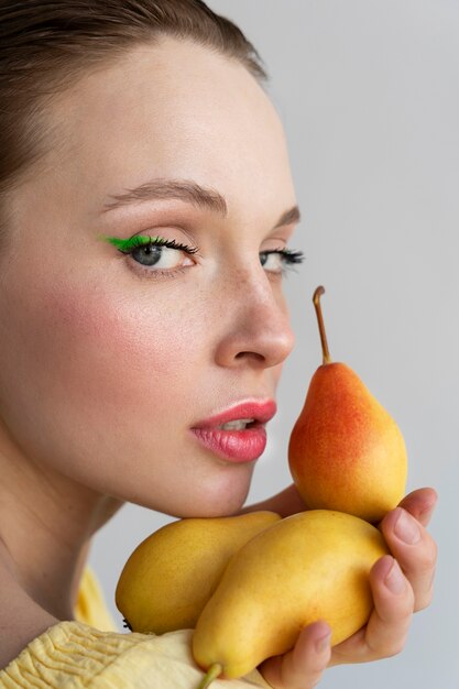 Portrait juteux de jeune femme