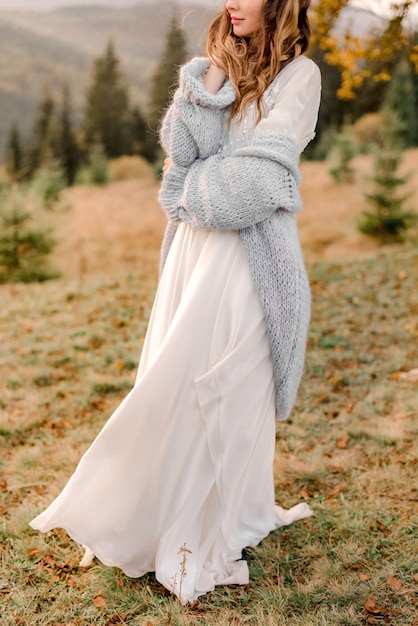 Portrait d'une mariée dans les montagnes