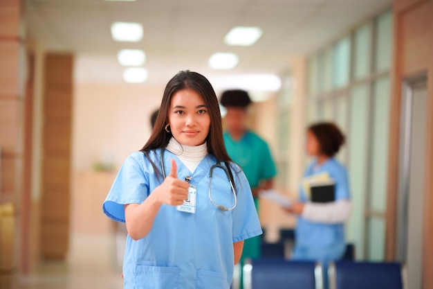 Portrait d'un médecin et d'un patient à l'hôpital