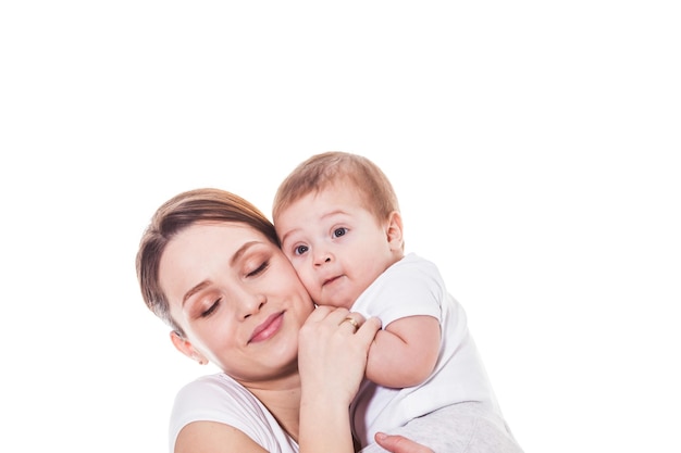 Portrait d'une mère et d'un enfant heureux