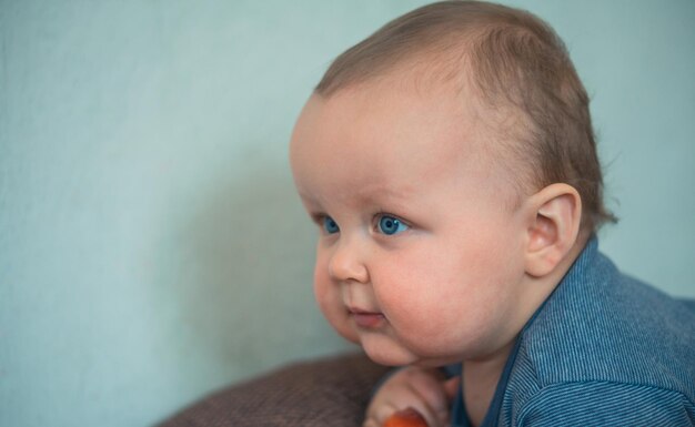 Photo portrait d'une mignonne petite fille