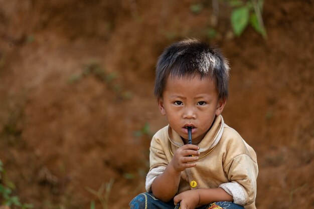 Portrait d'un petit garçon du Vietnam.