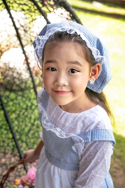 Portrait de petite fille asiatique