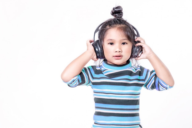 Portrait de petite fille asiatique