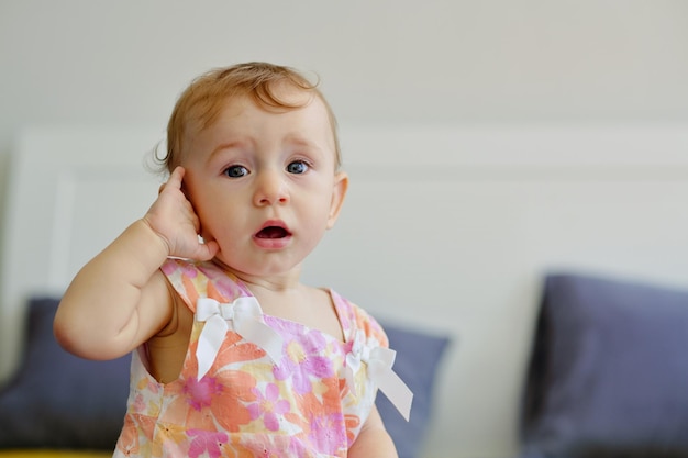 Portrait de petite fille émotionnelle