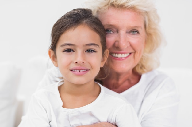 Portrait de petite-fille et grand-mère