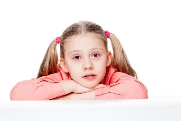 Portrait de petite fille mignonne