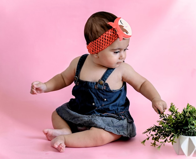 portrait d'une petite fille en robe