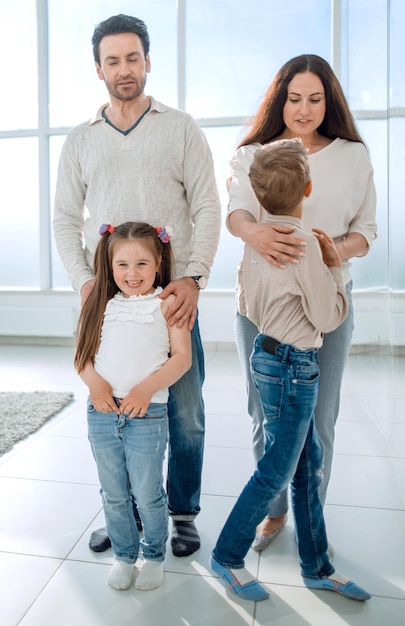 Portrait d'une photo de famille moderne avec espace de copie