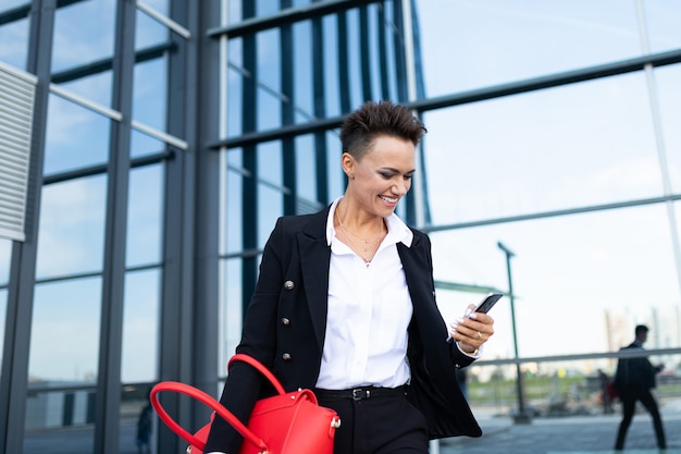 Portrait, réussi, femme affaires, femme, professionnel