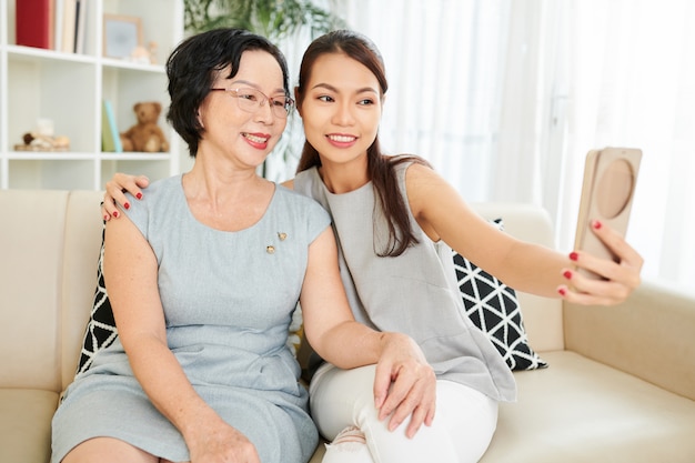 Portrait de selfie avec la mère