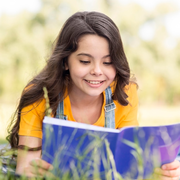 Photo portrait, smiley, girl, lecture