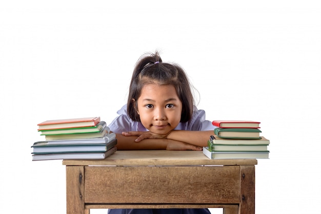 Portrait De Souriante Petite Fille Asiatique étudiante Avec Beaucoup De Livres