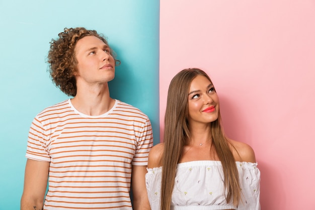 portrait, de, a, sourire, jeune couple, debout