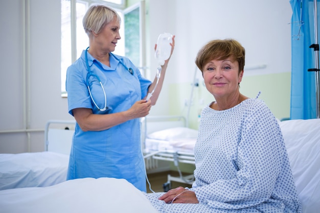 Portrait, de, sourire, patient, séance lit