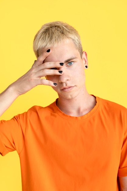 Portrait de studio d'adolescent