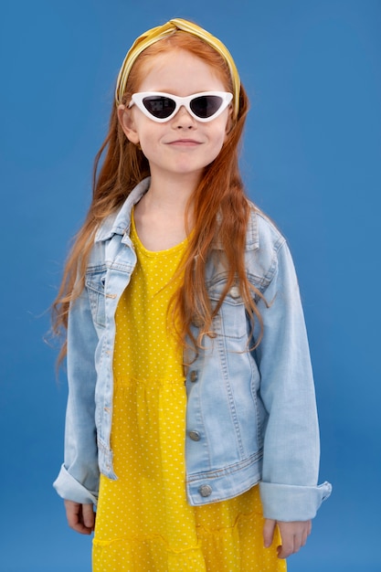 Photo portrait de studio enfant isolé