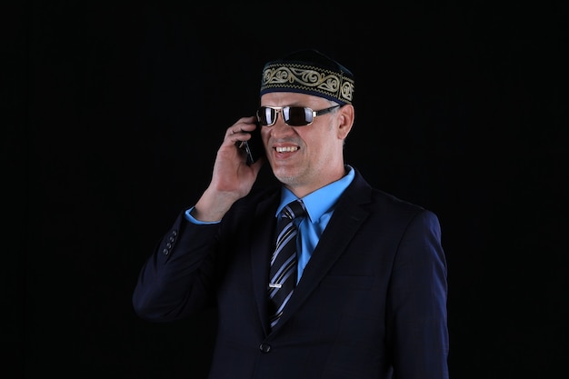 Portrait studio homme d'affaires homme Kazakh