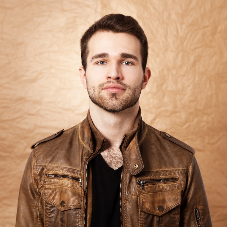 Photo portrait en studio d'un jeune homme