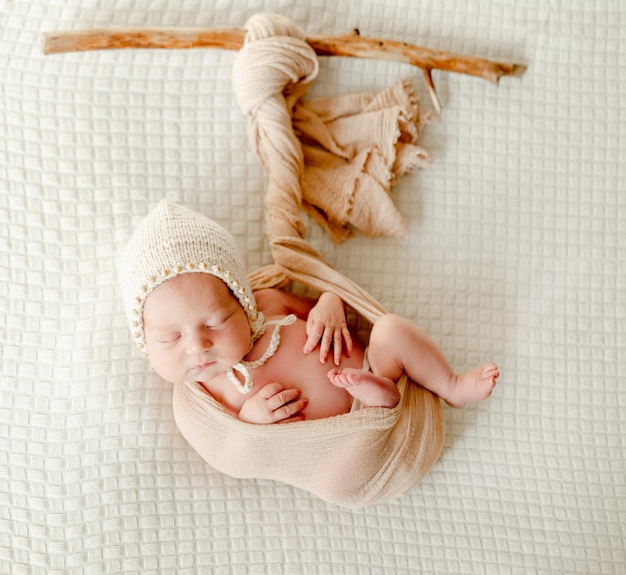 Portrait de studio mignon bébé fille nouveau-né