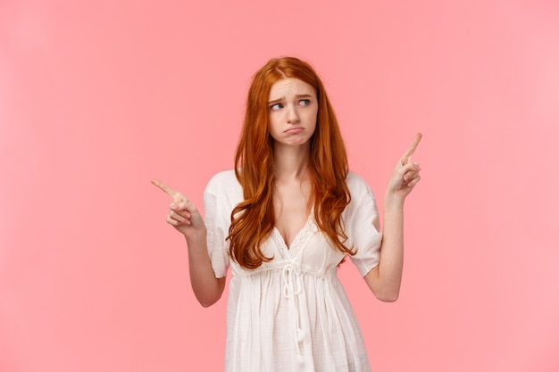 Portrait à La Taille Femme Rousse Innocente, Mignonne Et Timide Indécise, Je Ne Sais Pas Quoi Faire