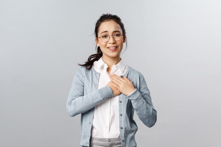 Photo portrait, touché, flatté, jeune, femme