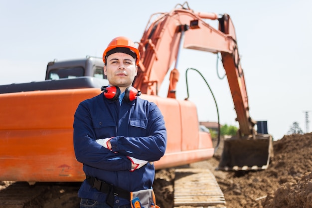 Portrait D'un Travailleur Sur Un Chantier De Construction