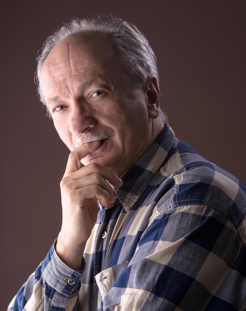 Portrait d'un vieil homme souriant