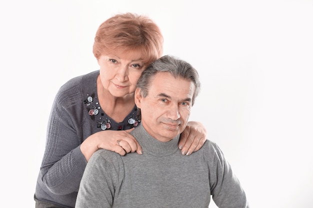 Portrait d'un vieux couple mignon.isolé sur fond blanc